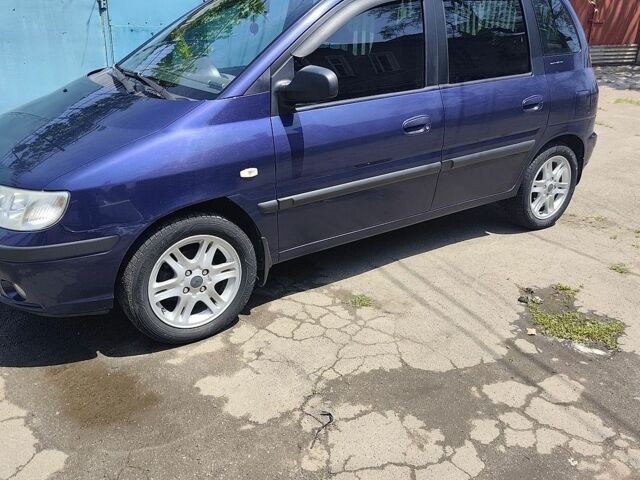 Синий Хендай Матрикс, объемом двигателя 1.8 л и пробегом 201 тыс. км за 3500 $, фото 1 на Automoto.ua