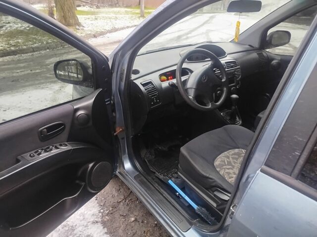 Синій Хендай Матрікс, об'ємом двигуна 2 л та пробігом 250 тис. км за 1866 $, фото 14 на Automoto.ua