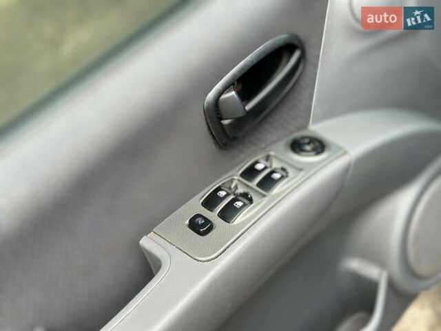 Синий Хендай Матрикс, объемом двигателя 1.8 л и пробегом 150 тыс. км за 3200 $, фото 8 на Automoto.ua