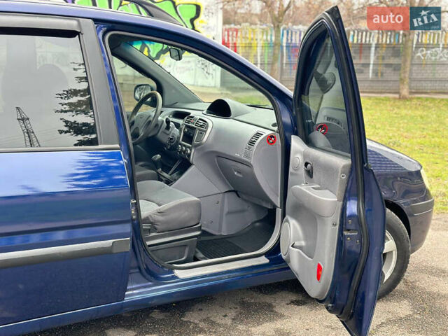 Синий Хендай Матрикс, объемом двигателя 1.8 л и пробегом 150 тыс. км за 3200 $, фото 9 на Automoto.ua