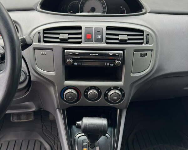 Синій Хендай Матрікс, об'ємом двигуна 1.8 л та пробігом 337 тис. км за 3999 $, фото 11 на Automoto.ua
