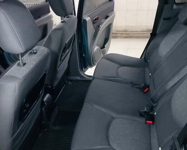 Синий Хендай Матрикс, объемом двигателя 1.6 л и пробегом 235 тыс. км за 4500 $, фото 5 на Automoto.ua