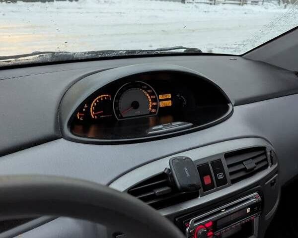 Синій Хендай Матрікс, об'ємом двигуна 1.8 л та пробігом 223 тис. км за 4300 $, фото 5 на Automoto.ua