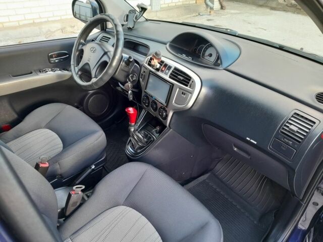 Синий Хендай Матрикс, объемом двигателя 1.6 л и пробегом 226 тыс. км за 5300 $, фото 5 на Automoto.ua