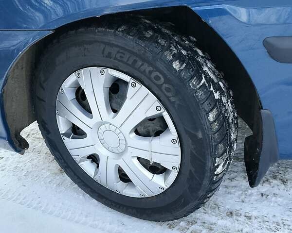 Синий Хендай Матрикс, объемом двигателя 1.8 л и пробегом 260 тыс. км за 4150 $, фото 9 на Automoto.ua