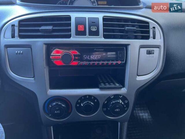 Синій Хендай Матрікс, об'ємом двигуна 1.49 л та пробігом 166 тис. км за 5800 $, фото 26 на Automoto.ua