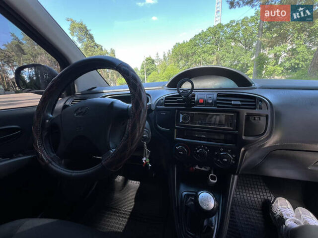 Синий Хендай Матрикс, объемом двигателя 1.49 л и пробегом 253 тыс. км за 4900 $, фото 7 на Automoto.ua