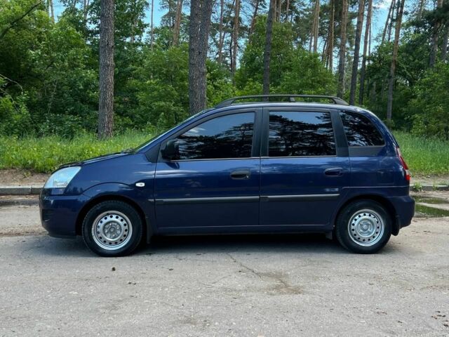 Синий Хендай Матрикс, объемом двигателя 1.5 л и пробегом 250 тыс. км за 4800 $, фото 1 на Automoto.ua