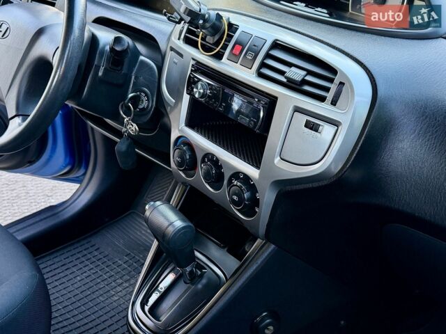 Синій Хендай Матрікс, об'ємом двигуна 1.8 л та пробігом 98 тис. км за 6600 $, фото 26 на Automoto.ua