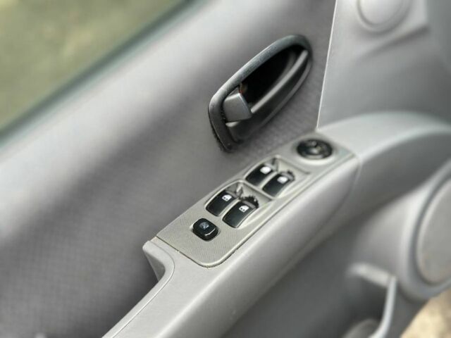 Синий Хендай Матрикс, объемом двигателя 1.8 л и пробегом 150 тыс. км за 3200 $, фото 4 на Automoto.ua