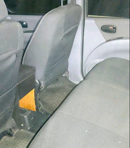 Зеленый Хендай Матрикс, объемом двигателя 1.6 л и пробегом 270 тыс. км за 3200 $, фото 4 на Automoto.ua