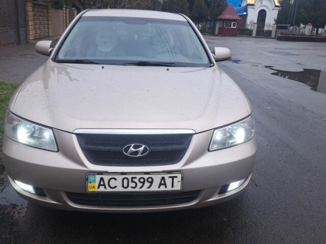 Бежевый Хендай НФ, объемом двигателя 2.4 л и пробегом 213 тыс. км за 6000 $, фото 1 на Automoto.ua