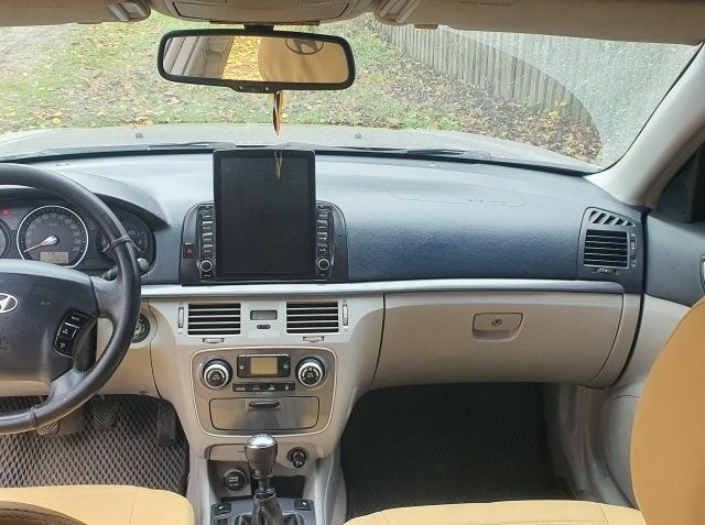 Серый Хендай НФ, объемом двигателя 2.4 л и пробегом 290 тыс. км за 5000 $, фото 4 на Automoto.ua