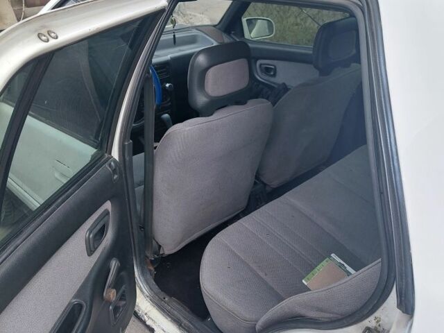 Белый Хендай Пони, объемом двигателя 1.5 л и пробегом 100 тыс. км за 750 $, фото 4 на Automoto.ua