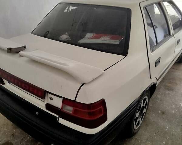 Белый Хендай Пони, объемом двигателя 1.5 л и пробегом 250 тыс. км за 600 $, фото 2 на Automoto.ua