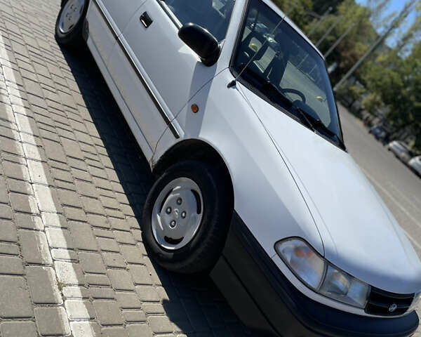 Белый Хендай Пони, объемом двигателя 1.5 л и пробегом 222 тыс. км за 1799 $, фото 2 на Automoto.ua