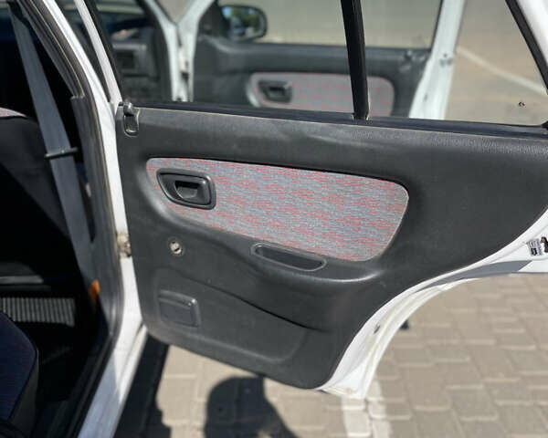 Белый Хендай Пони, объемом двигателя 1.5 л и пробегом 222 тыс. км за 1799 $, фото 19 на Automoto.ua