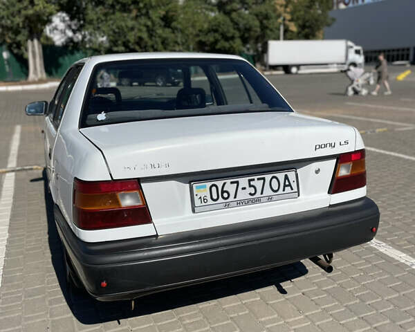 Белый Хендай Пони, объемом двигателя 1.5 л и пробегом 222 тыс. км за 1799 $, фото 5 на Automoto.ua