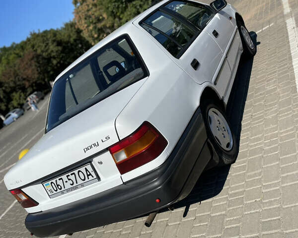 Белый Хендай Пони, объемом двигателя 1.5 л и пробегом 222 тыс. км за 1799 $, фото 3 на Automoto.ua