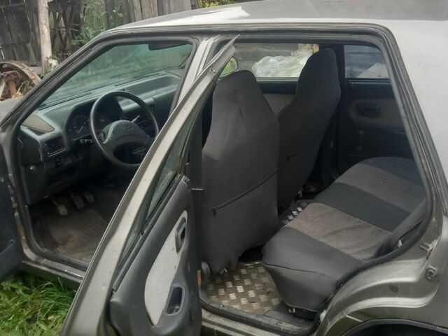 Серый Хендай Пони, объемом двигателя 1.5 л и пробегом 375 тыс. км за 382 $, фото 1 на Automoto.ua