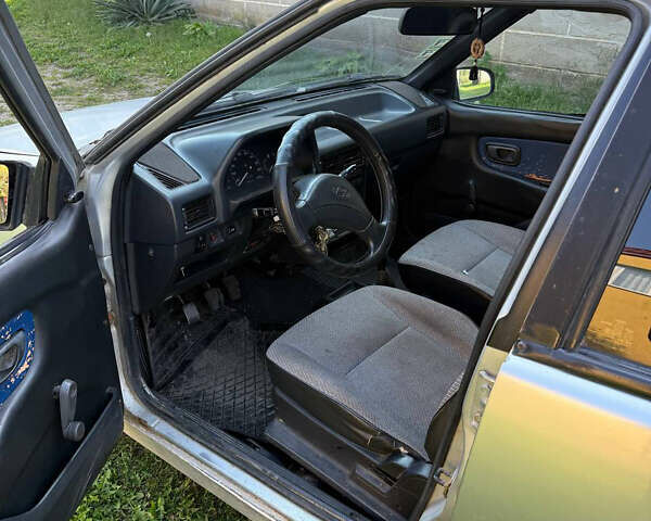 Серый Хендай Пони, объемом двигателя 1.5 л и пробегом 473 тыс. км за 900 $, фото 4 на Automoto.ua