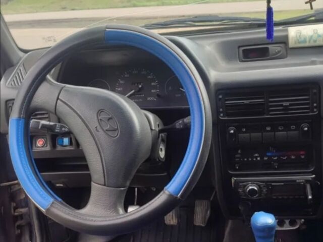 Синий Хендай Пони, объемом двигателя 1.3 л и пробегом 315 тыс. км за 1400 $, фото 6 на Automoto.ua