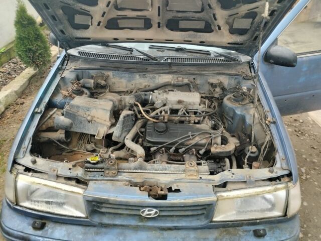 Синий Хендай Пони, объемом двигателя 1 л и пробегом 228 тыс. км за 600 $, фото 3 на Automoto.ua