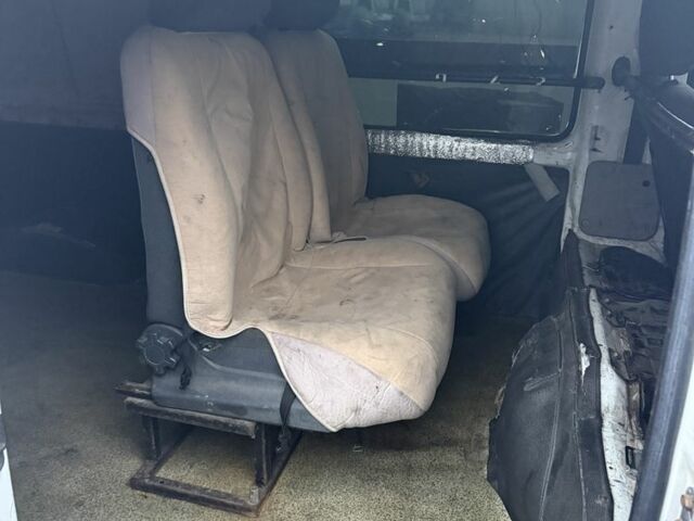 Белый Хендай Портер, объемом двигателя 2.5 л и пробегом 330 тыс. км за 1500 $, фото 4 на Automoto.ua