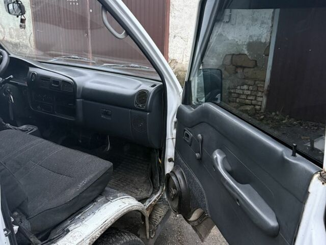 Белый Хендай Портер, объемом двигателя 2.5 л и пробегом 330 тыс. км за 1500 $, фото 3 на Automoto.ua