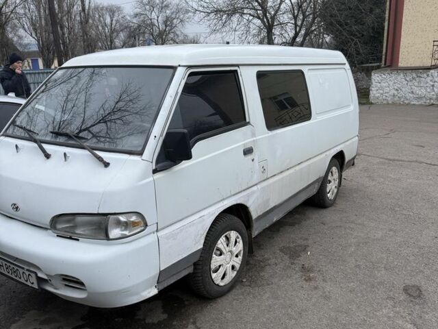 Белый Хендай Портер, объемом двигателя 2.5 л и пробегом 330 тыс. км за 1500 $, фото 1 на Automoto.ua