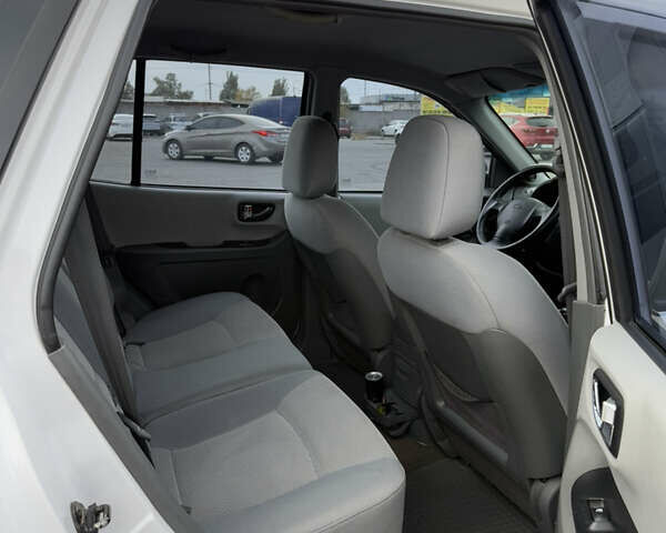 Белый Хендай Санта Фе, объемом двигателя 2 л и пробегом 323 тыс. км за 8000 $, фото 5 на Automoto.ua