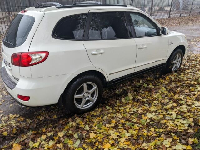 Белый Хендай Санта Фе, объемом двигателя 2.2 л и пробегом 265 тыс. км за 5200 $, фото 2 на Automoto.ua