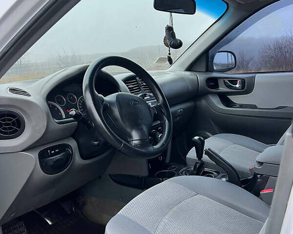Білий Хендай Санта Фе, об'ємом двигуна 1.99 л та пробігом 280 тис. км за 5700 $, фото 11 на Automoto.ua