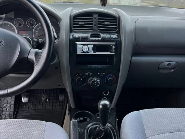 Белый Хендай Санта Фе, объемом двигателя 2 л и пробегом 280 тыс. км за 5700 $, фото 14 на Automoto.ua