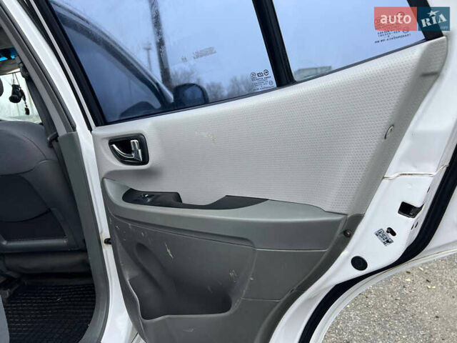 Білий Хендай Санта Фе, об'ємом двигуна 1.99 л та пробігом 280 тис. км за 5700 $, фото 17 на Automoto.ua