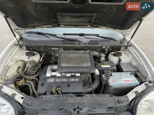 Белый Хендай Санта Фе, объемом двигателя 2 л и пробегом 323 тыс. км за 8000 $, фото 7 на Automoto.ua
