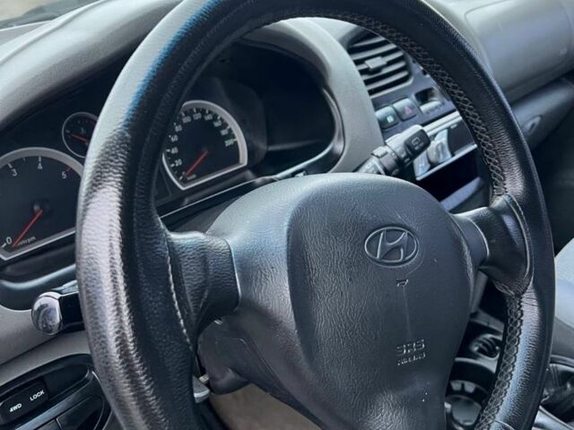 Белый Хендай Санта Фе, объемом двигателя 2 л и пробегом 280 тыс. км за 5700 $, фото 11 на Automoto.ua