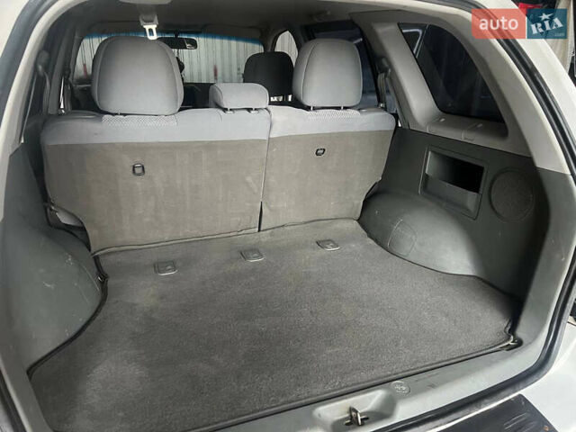 Білий Хендай Санта Фе, об'ємом двигуна 1.99 л та пробігом 280 тис. км за 5700 $, фото 19 на Automoto.ua