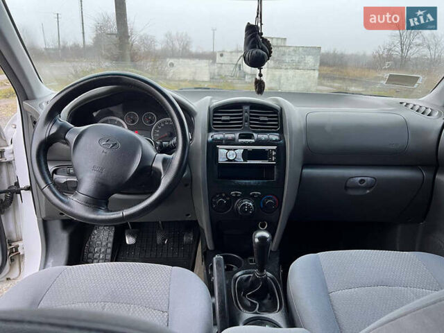 Білий Хендай Санта Фе, об'ємом двигуна 1.99 л та пробігом 280 тис. км за 5700 $, фото 13 на Automoto.ua