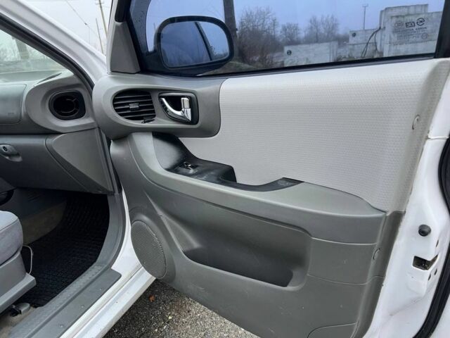 Белый Хендай Санта Фе, объемом двигателя 2 л и пробегом 280 тыс. км за 5700 $, фото 17 на Automoto.ua