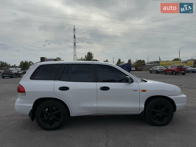 Белый Хендай Санта Фе, объемом двигателя 2 л и пробегом 323 тыс. км за 8000 $, фото 2 на Automoto.ua