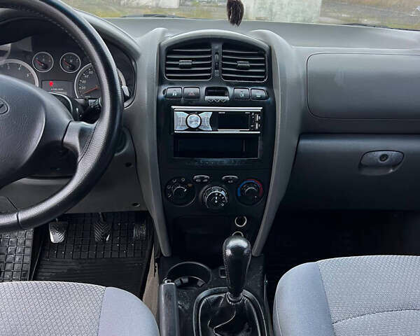 Білий Хендай Санта Фе, об'ємом двигуна 1.99 л та пробігом 280 тис. км за 5700 $, фото 14 на Automoto.ua