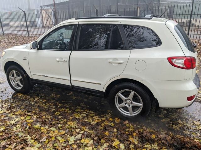 Белый Хендай Санта Фе, объемом двигателя 2.2 л и пробегом 265 тыс. км за 5200 $, фото 4 на Automoto.ua