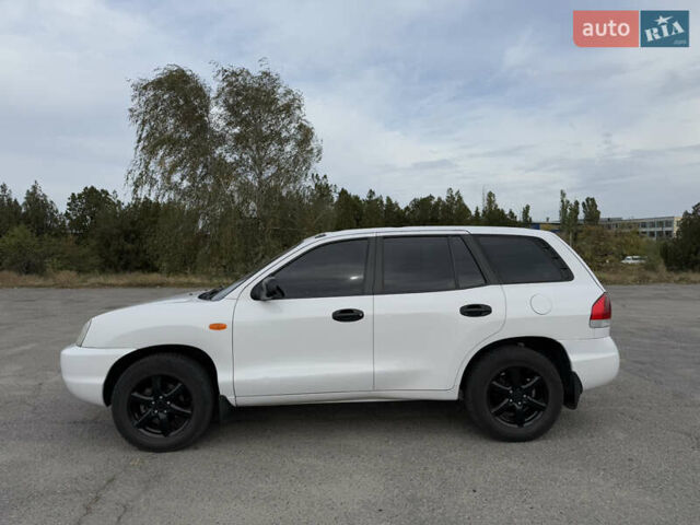 Белый Хендай Санта Фе, объемом двигателя 2 л и пробегом 323 тыс. км за 8000 $, фото 3 на Automoto.ua