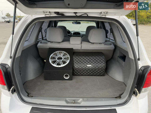 Белый Хендай Санта Фе, объемом двигателя 2 л и пробегом 323 тыс. км за 8000 $, фото 6 на Automoto.ua