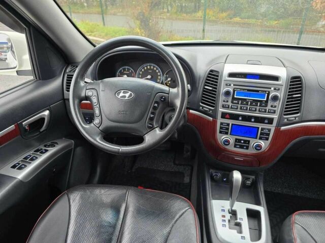 Белый Хендай Санта Фе, объемом двигателя 2.19 л и пробегом 269 тыс. км за 8999 $, фото 11 на Automoto.ua