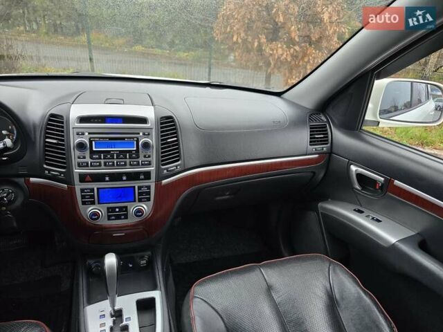 Белый Хендай Санта Фе, объемом двигателя 2.19 л и пробегом 269 тыс. км за 8999 $, фото 25 на Automoto.ua