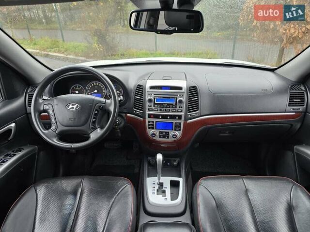 Белый Хендай Санта Фе, объемом двигателя 2.19 л и пробегом 269 тыс. км за 8999 $, фото 1 на Automoto.ua