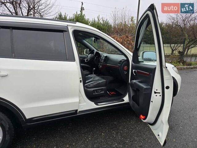 Белый Хендай Санта Фе, объемом двигателя 2.19 л и пробегом 269 тыс. км за 8999 $, фото 33 на Automoto.ua