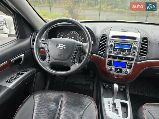 Белый Хендай Санта Фе, объемом двигателя 2.19 л и пробегом 269 тыс. км за 8999 $, фото 19 на Automoto.ua